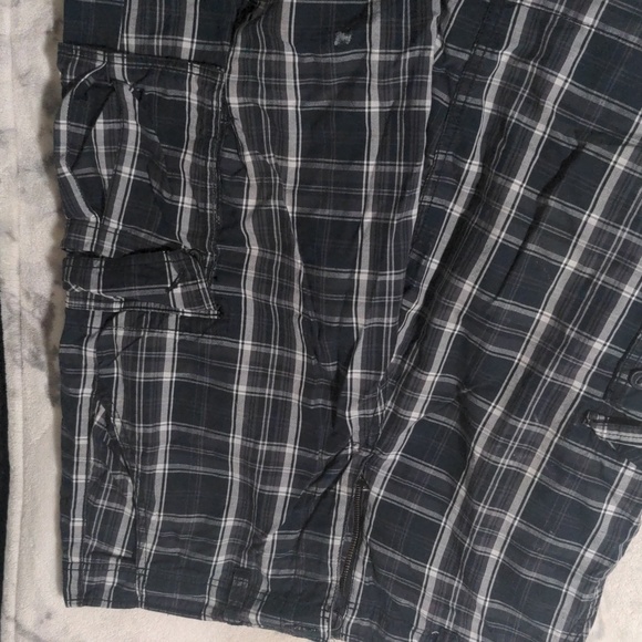 Foot Locker Cargo Shorts. Fair condition - Picture 4 of 6